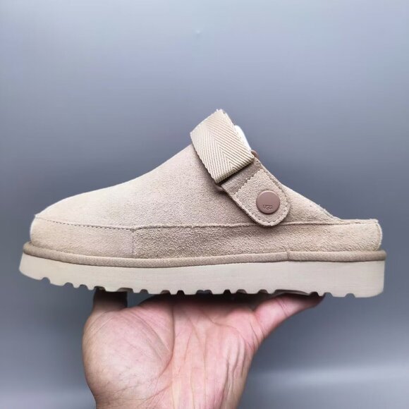 UGG Goldenstar Clog Beige Velcro Tumbler